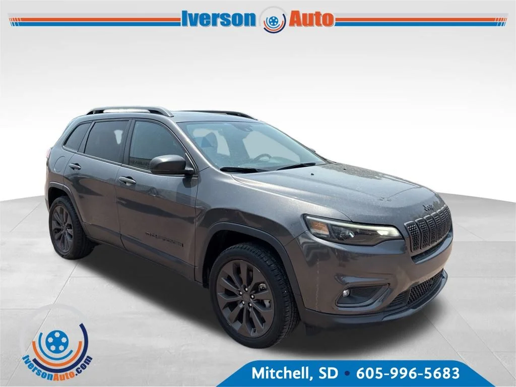 Used 2021 Gray Jeep Latitude Lux image 5