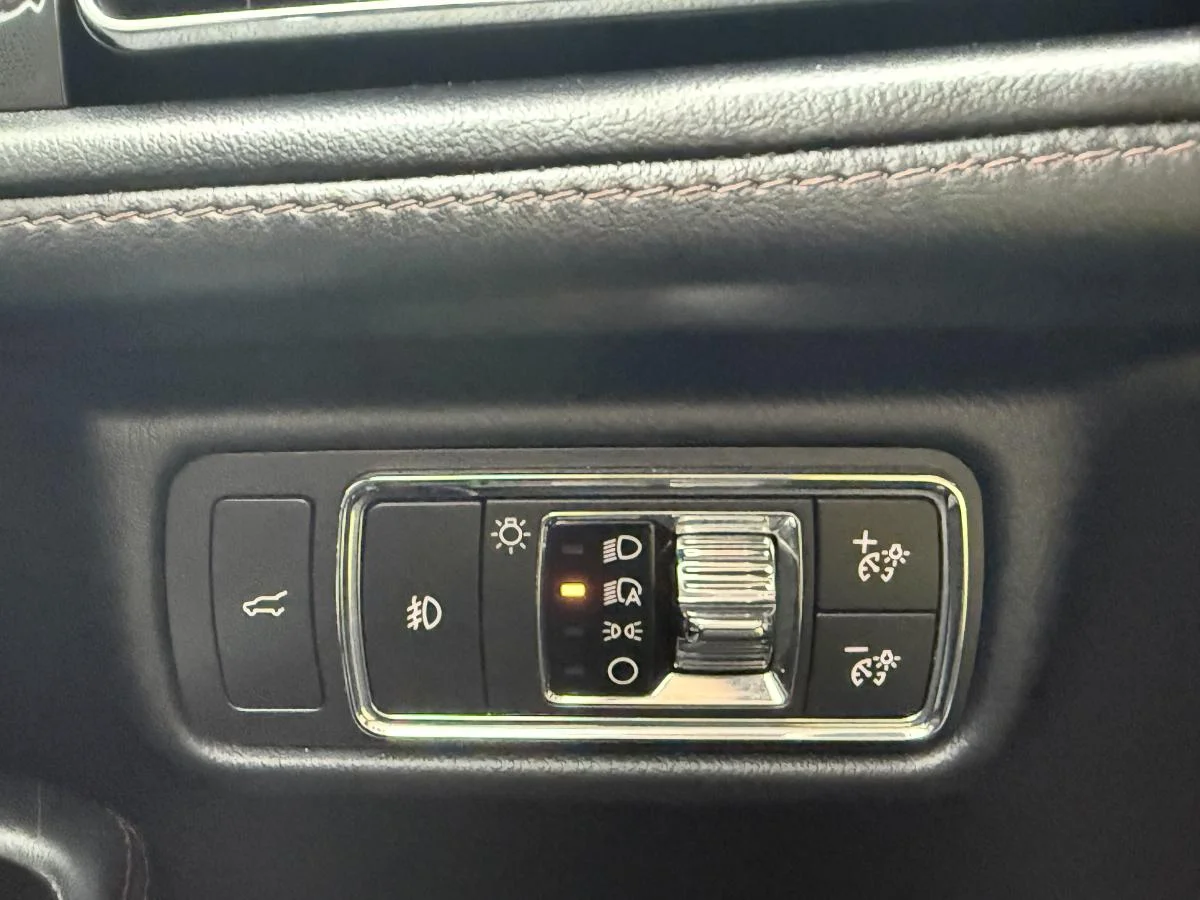 Used 2020 Red Lincoln Reserve Awd image 30