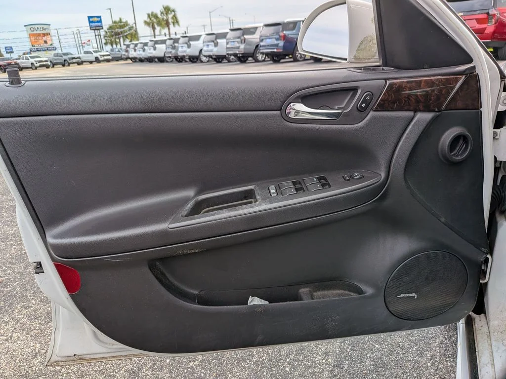 Used 2014 White Chevrolet LTZ image 21