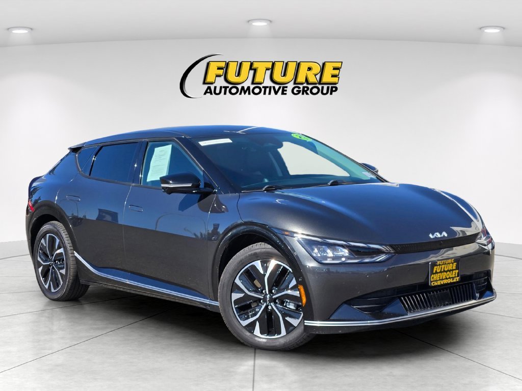 Used 2023 Gray Kia Wind image 1