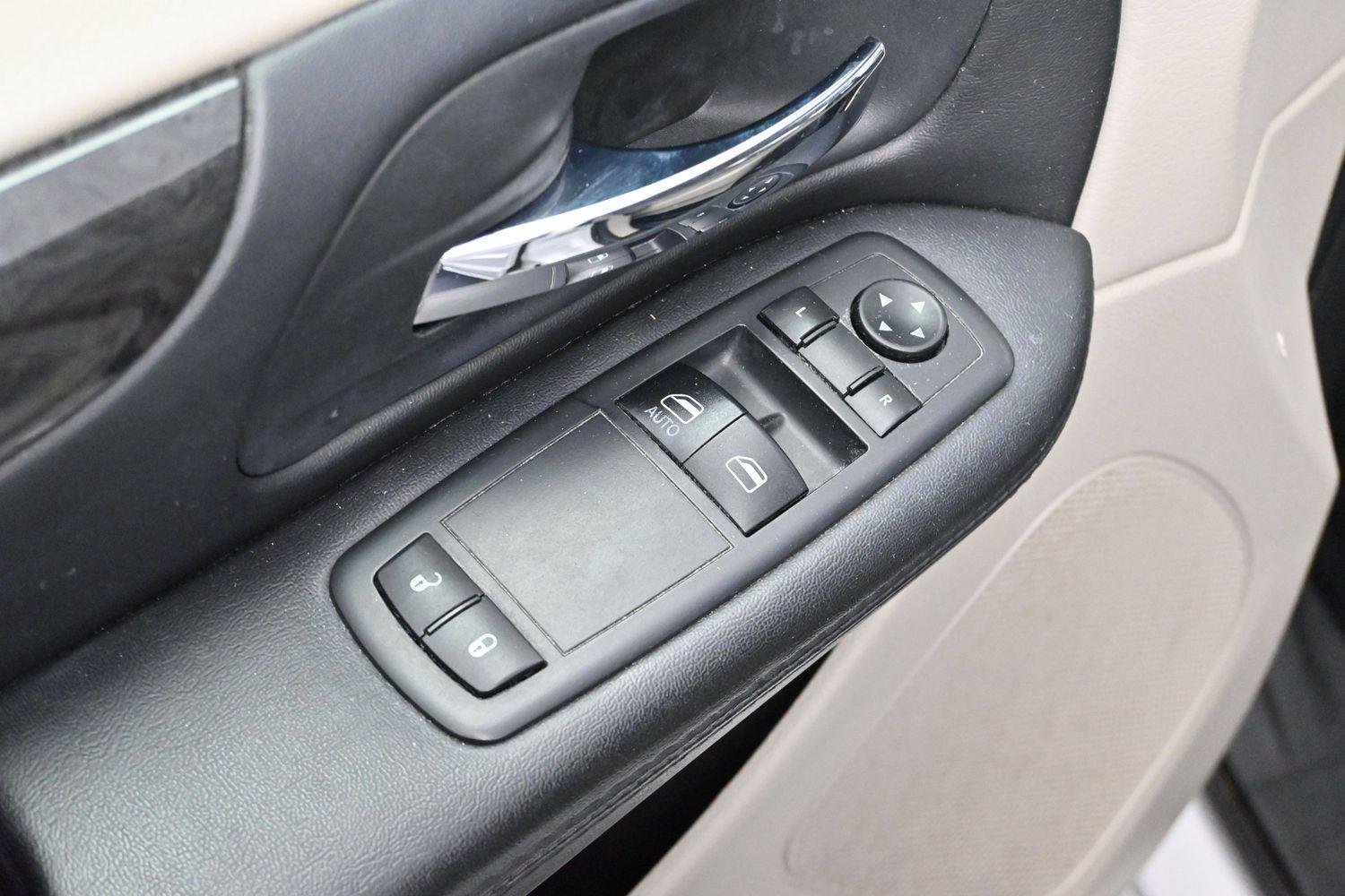 Used 2017 White Knuckle Clearcoat Dodge SE image 10