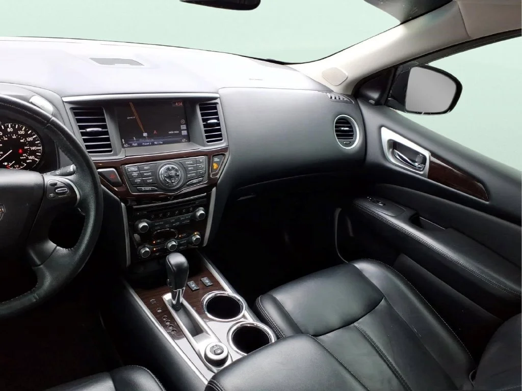 Used 2016 Gray Nissan SL image 17