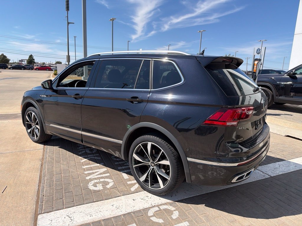 Used 2024 Deep Black Volkswagen 2.0T SEL R-Line image 7
