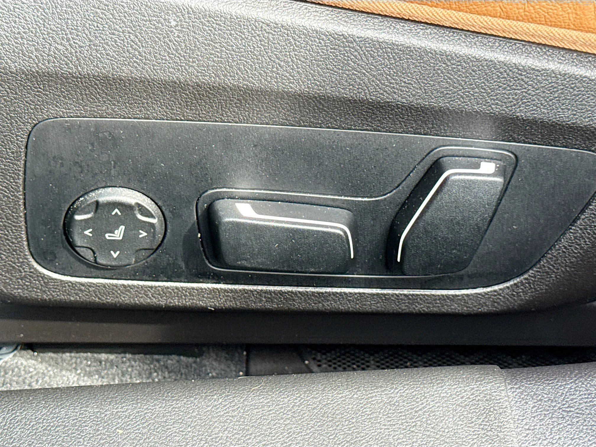 Used 2025 Black Sapphire Metallic BMW 330i image 24