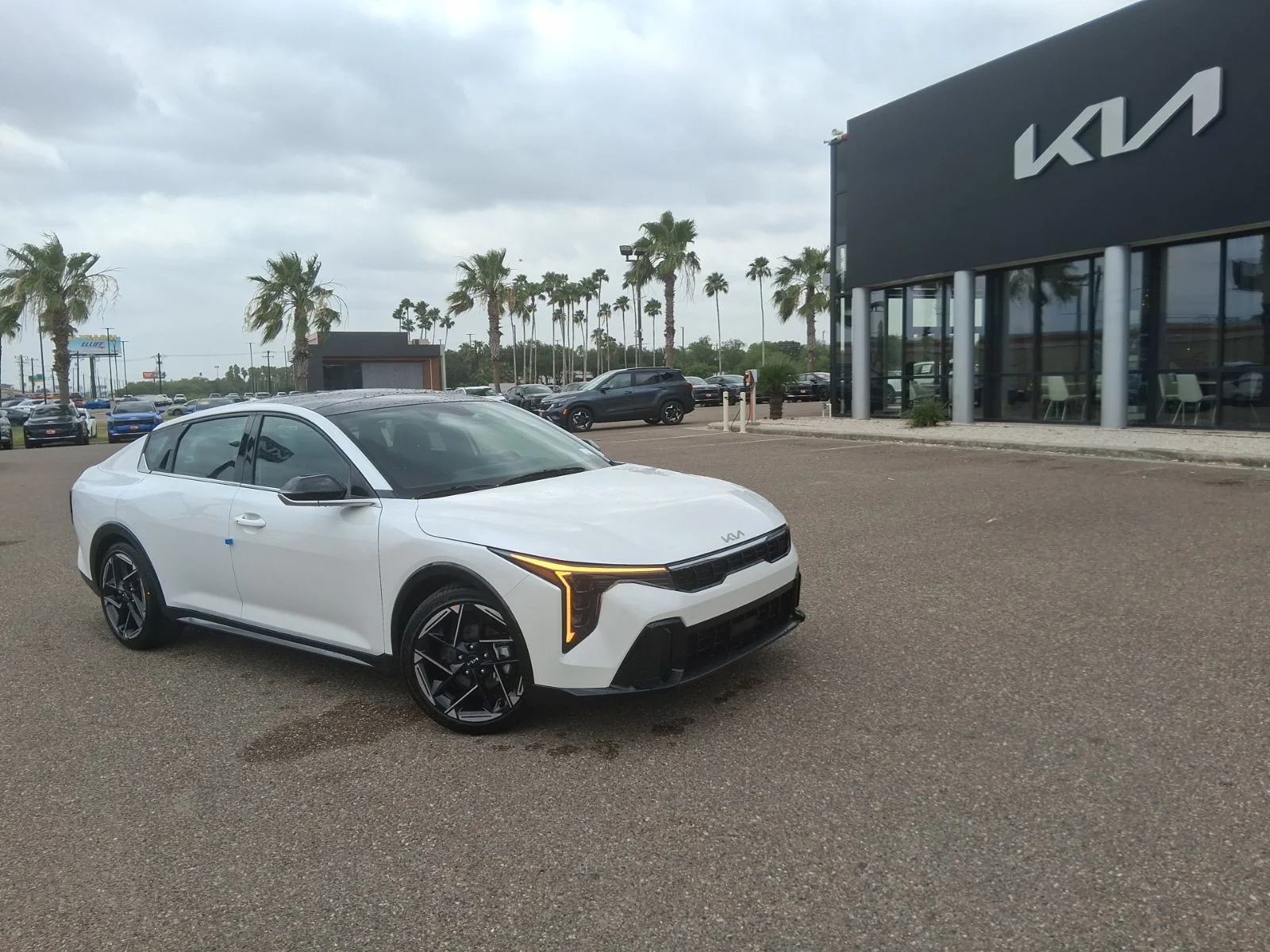 2026 Kia K4 GT-Line AT's photo