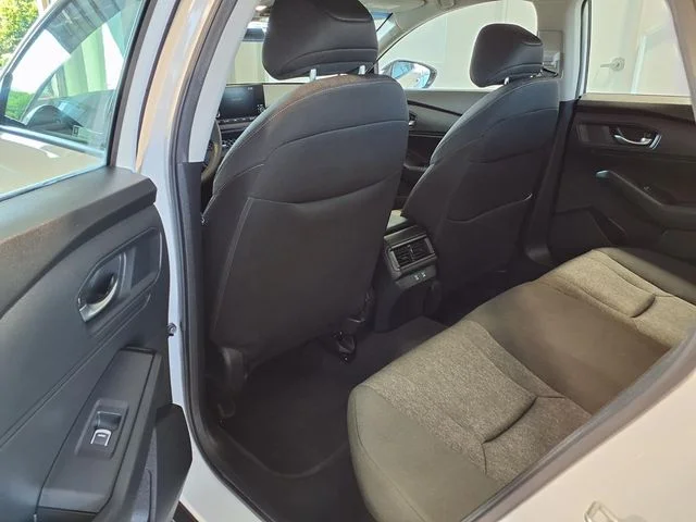 Certified Used 2025 Platinum White Pearl Honda SE image 16