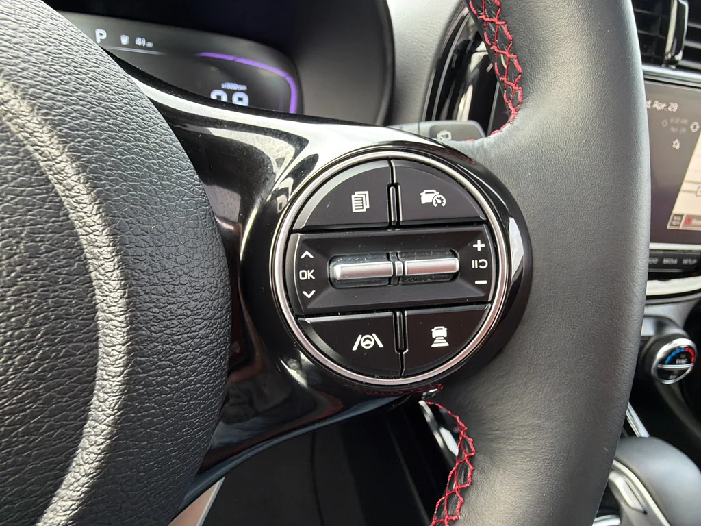 Used 2025 White Kia GT-Line image 19