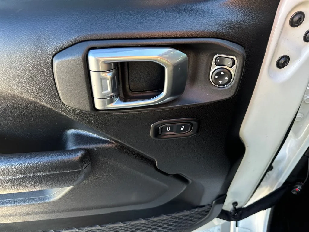Used 2022 White Jeep Unlimited Rubicon 4xe image 20
