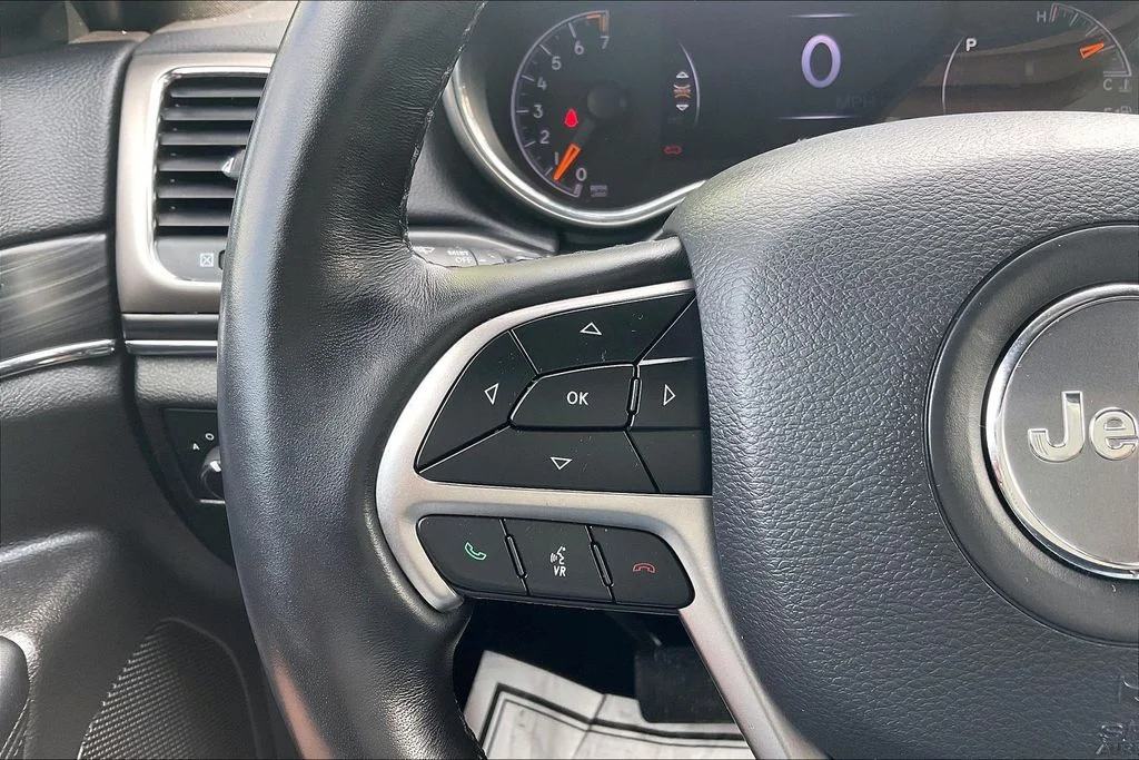 Used 2021 Silver Jeep Limited image 18