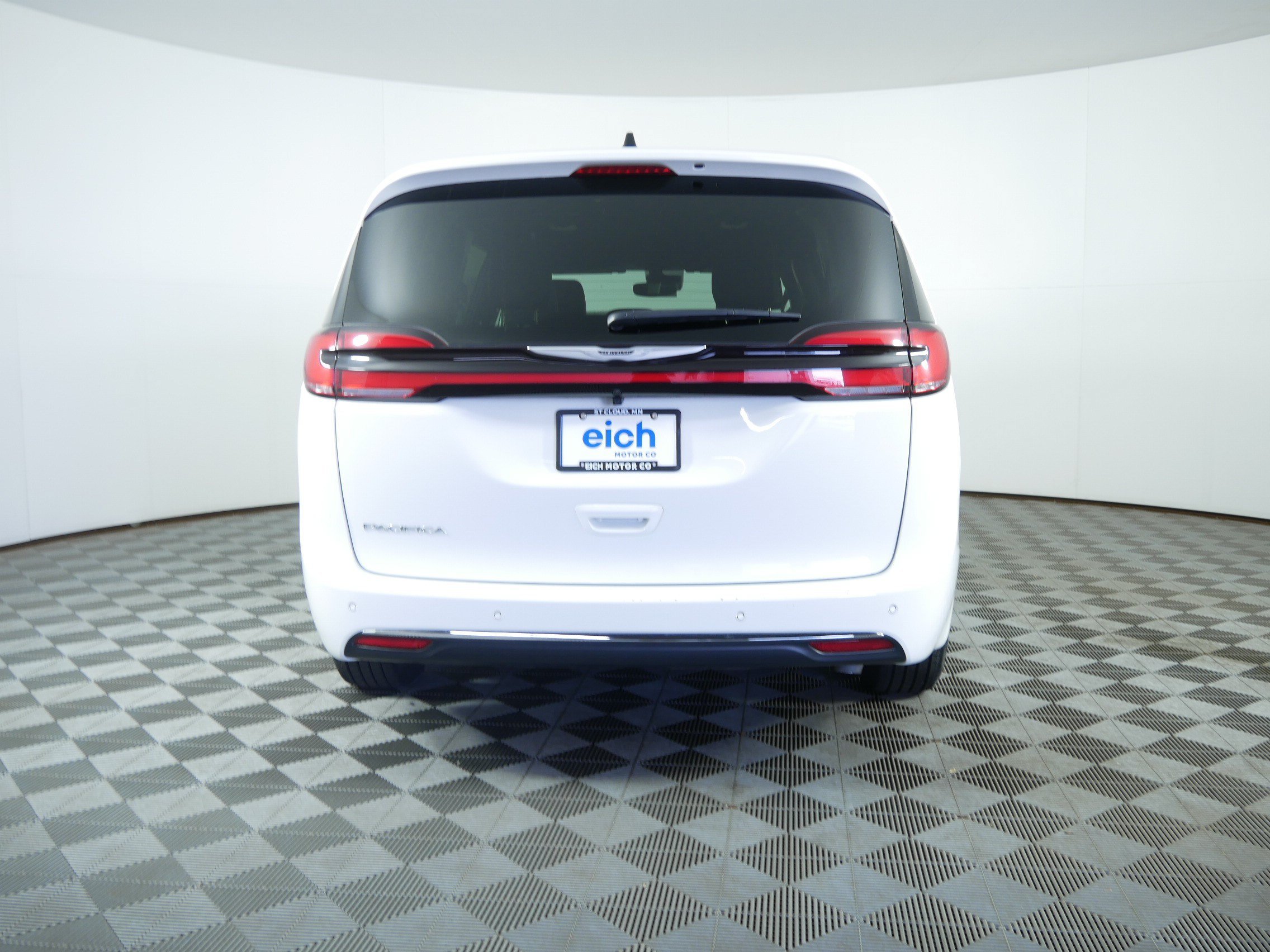 Used 2026 Bright White Clearcoat Chrysler Select image 6