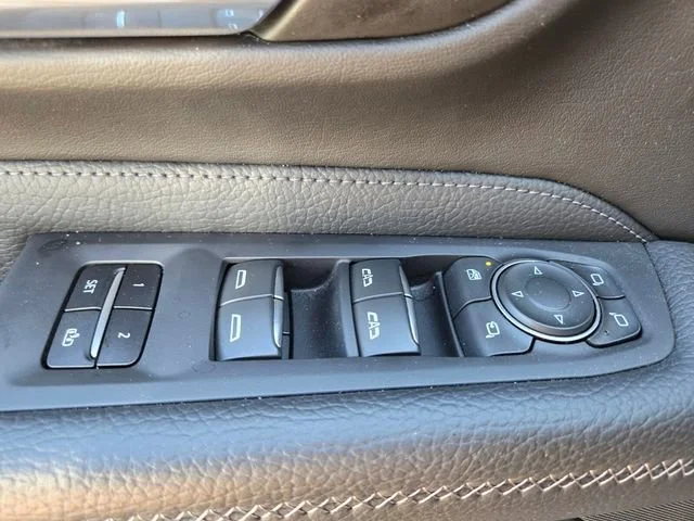 Used 2023 White Frost Tricoat GMC Denali image 37
