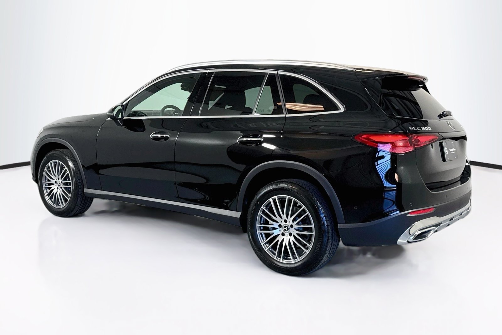 New 2027 Black Mercedes-Benz GLC 300 image 7