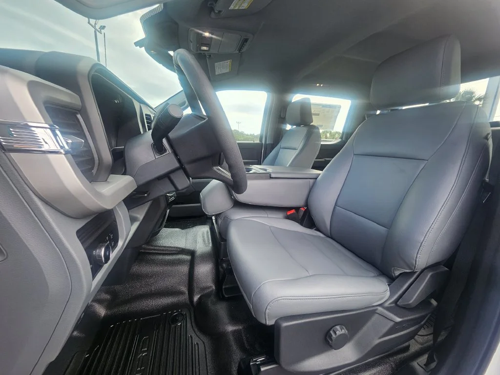 New 2027 Oxford White Ford F-350® XL image 4