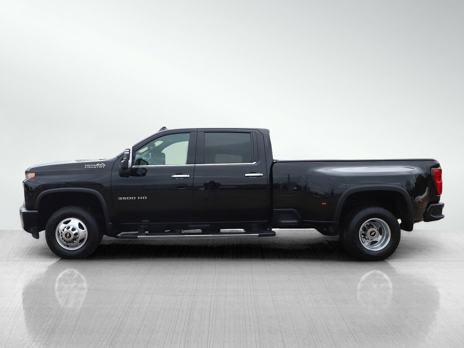 Used 2020 Chevrolet Silverado 3500HD High Country with VIN 1GC4YVEY0LF189353 for sale in Minneapolis, Minnesota