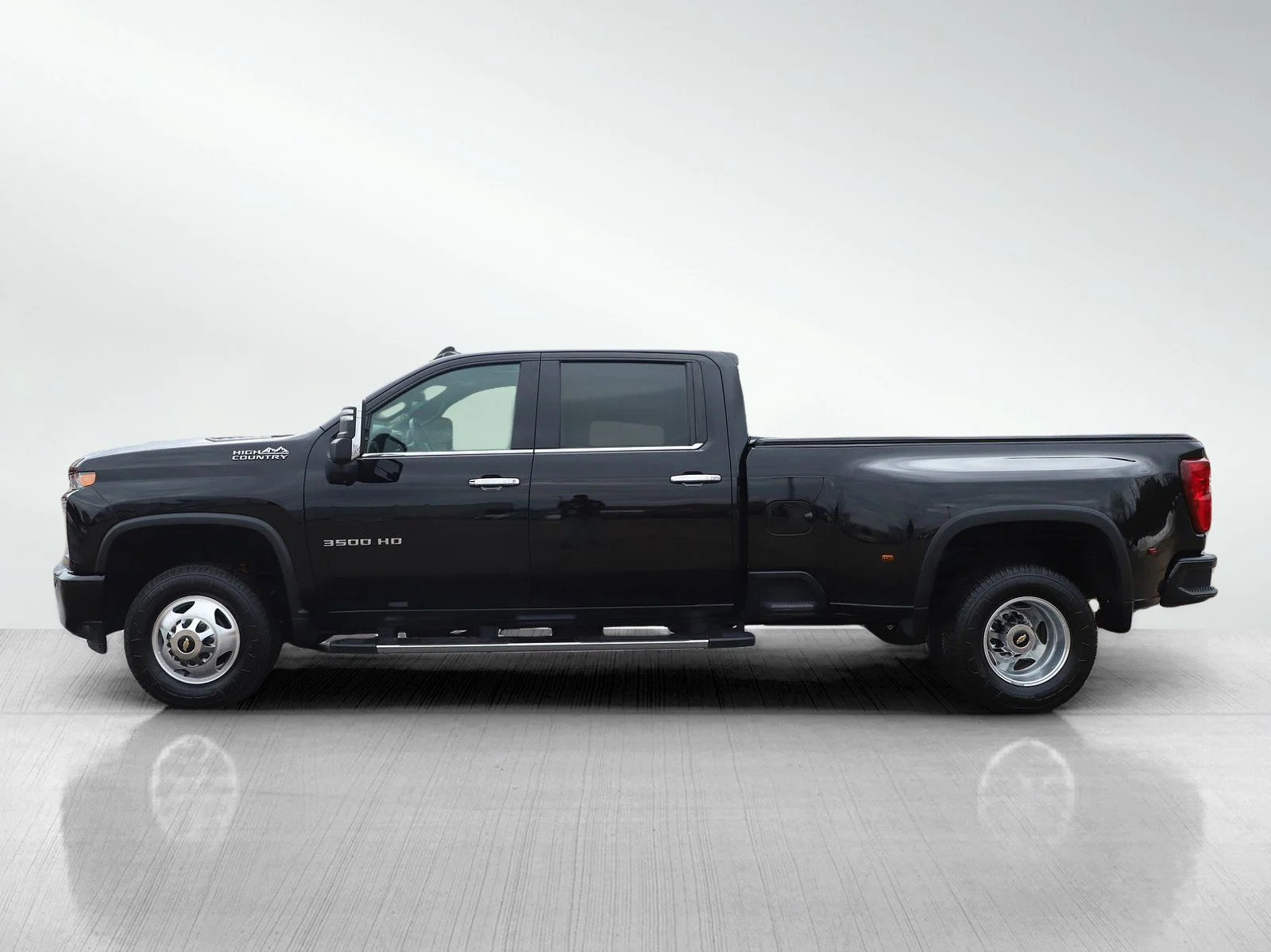 Used 2020 Chevrolet Silverado 3500HD High Country with VIN 1GC4YVEY0LF189353 for sale in Minneapolis, Minnesota