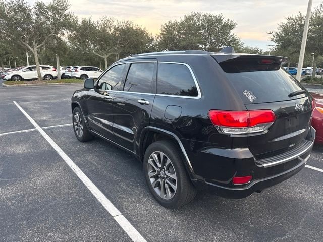 Used 2018 Diamond Black Jeep Overland image 4