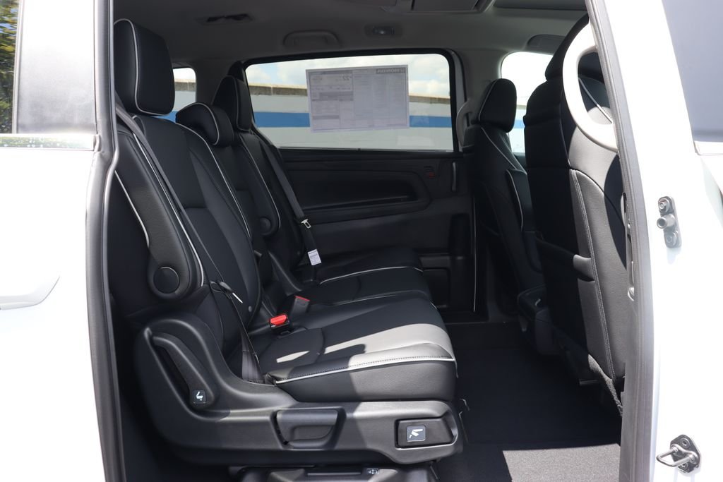 New 2027 Platinum White Pearl Honda Touring image 14