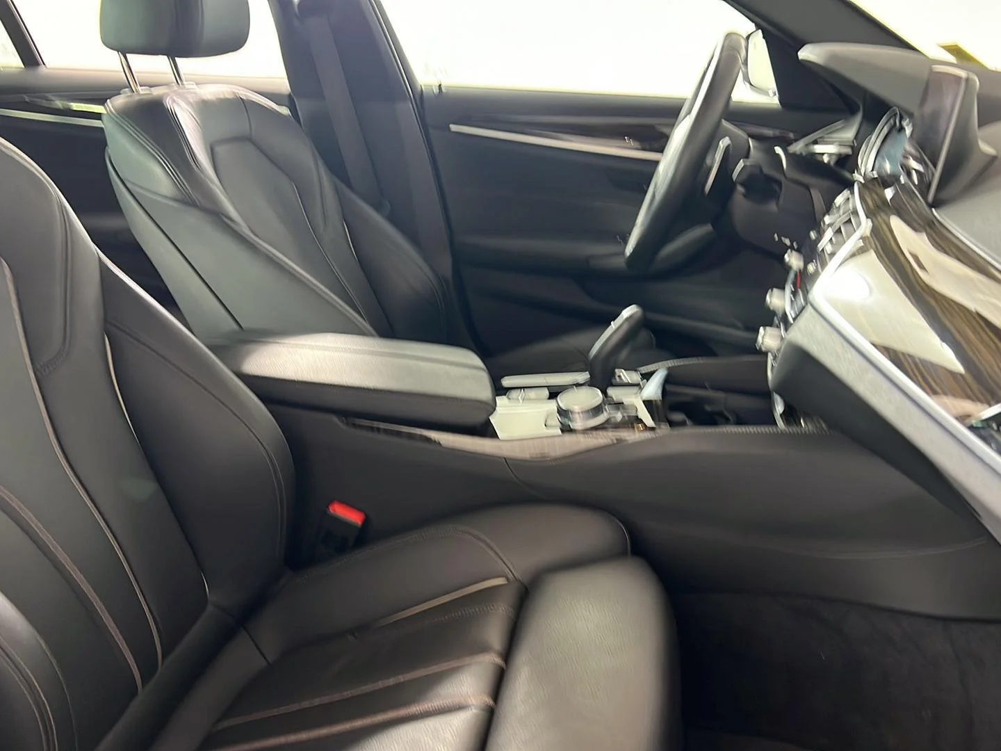 Used 2019 Black Sapphire Metallic BMW 540i xDrive image 27