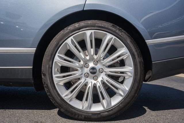 Used 2018 Byron Blue Metallic Land Rover 5.0L V8 Supercharged Autobiography image 22
