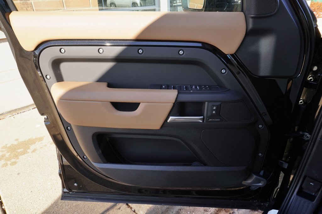 2026 LAND ROVER DEFENDER - Image 10