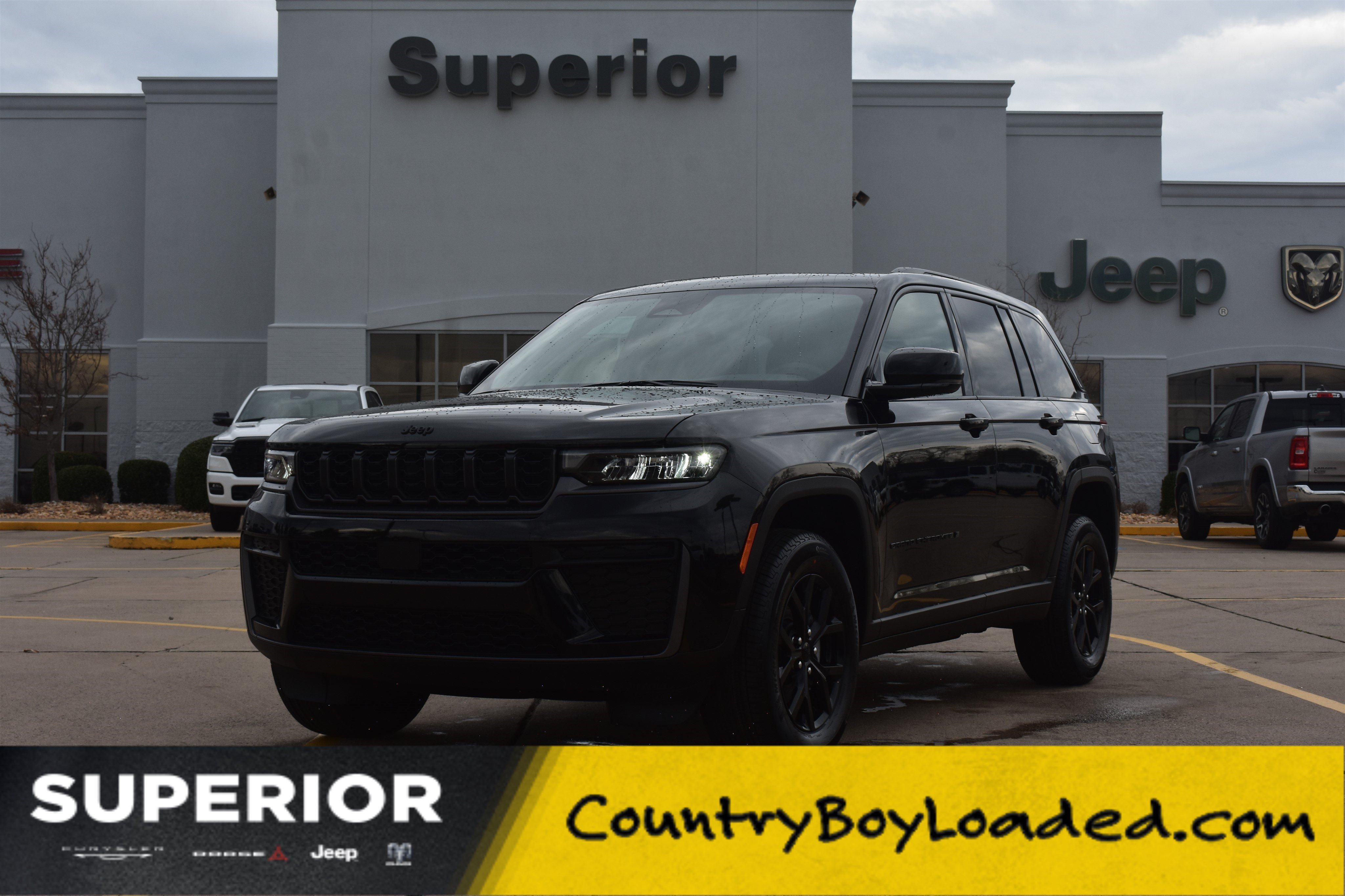 New 2026 Diamond Black Crystal Pearl-Coat Exterior Paint Jeep Laredo Altitude image 1