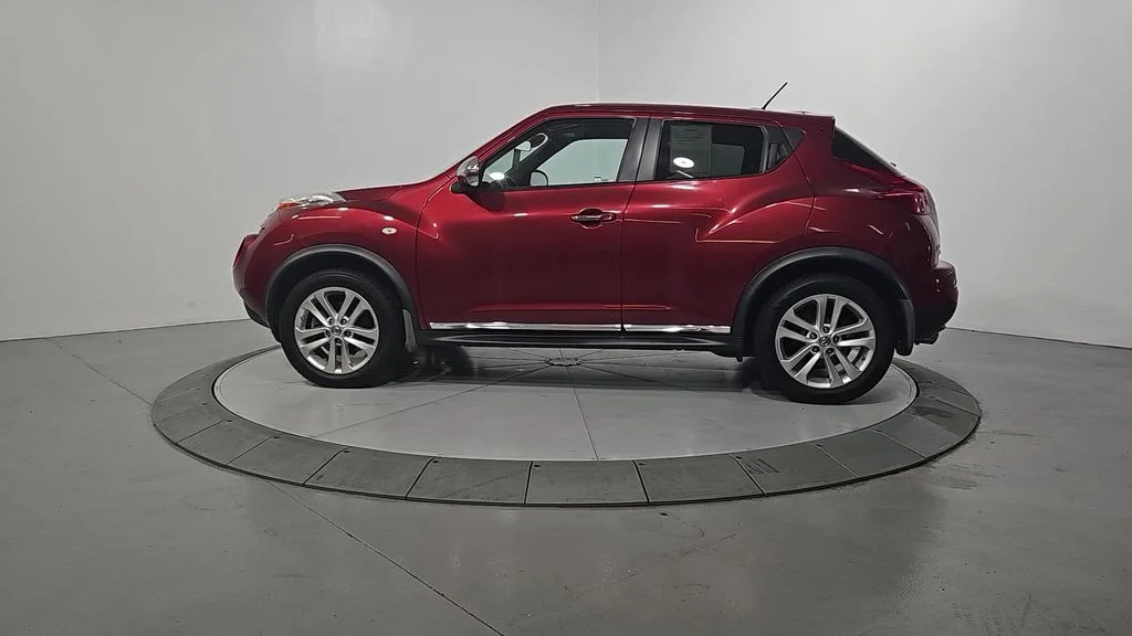 Used 2013 Red Nissan SL image 2