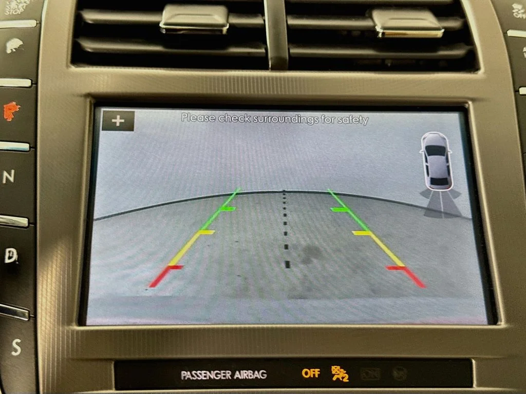 Used 2019 Pearl Metallic Lincoln Reserve image 16