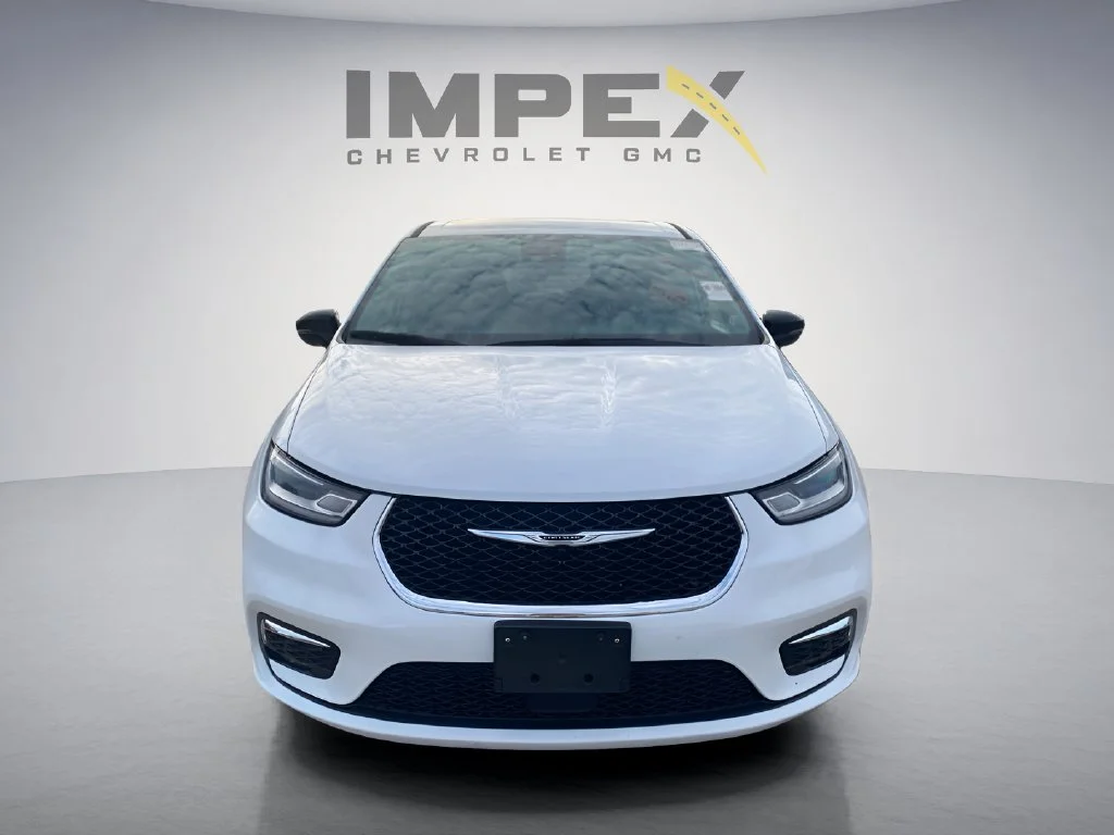Used 2024 White Chrysler Select image 8