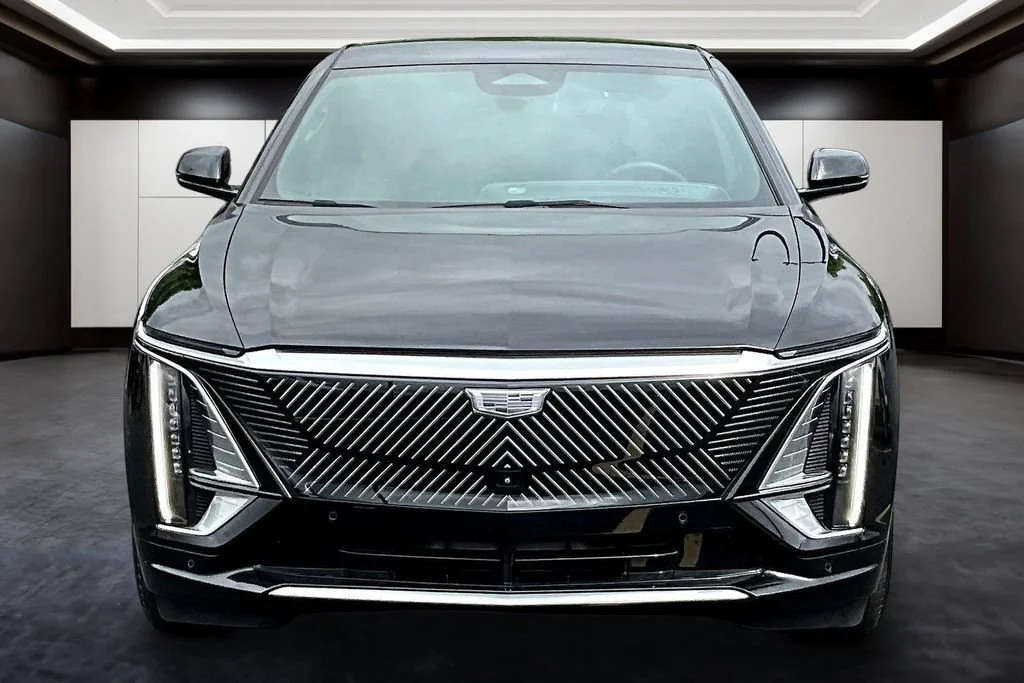Used 2024 Cadillac LYRIQ Tech with VIN 1GYKPMRK0RZ102496 for sale in Beachwood, OH