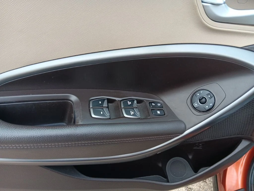 Used 2018 Canyon Copper Hyundai 2.4 Base image 14