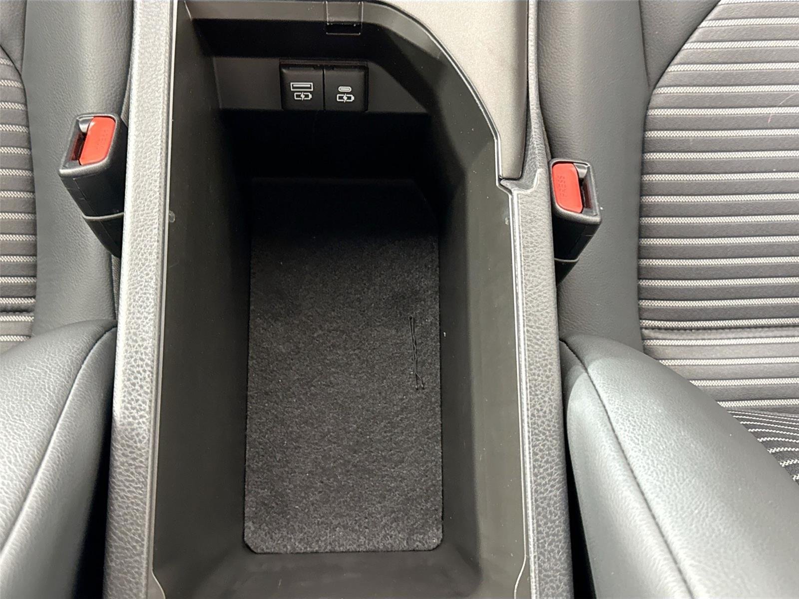 Used 2024 Ice Cap Toyota SE image 29
