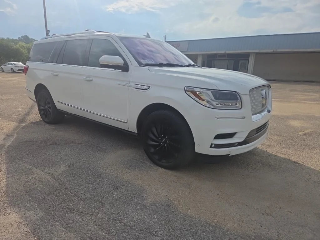 Used 2020 White Lincoln Reserve image 11