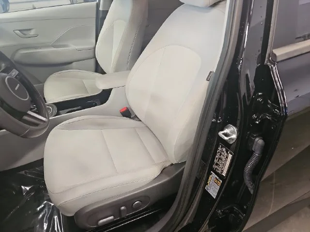 Used 2025 Black Hyundai SEL image 15