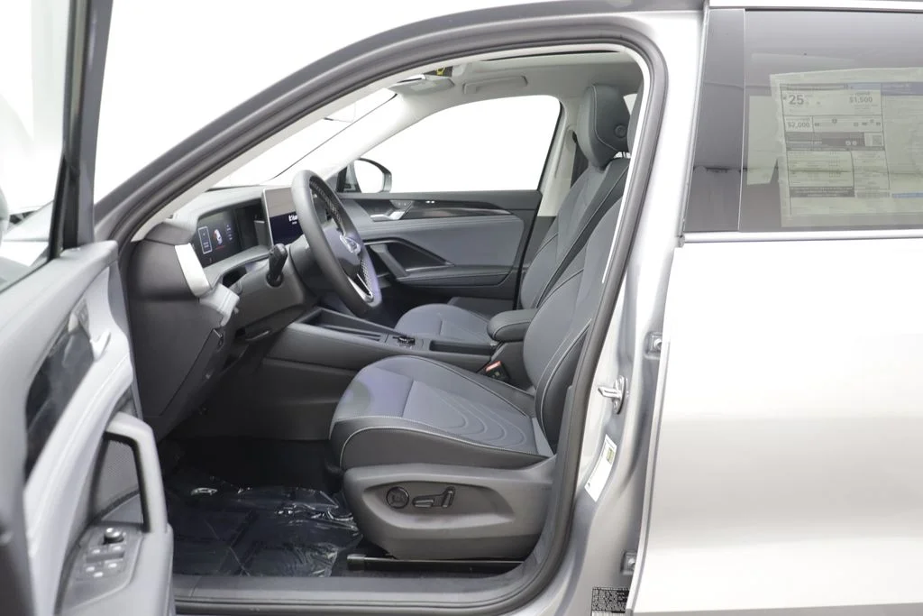 New 2026 Silver Volkswagen 2.0T SE image 6