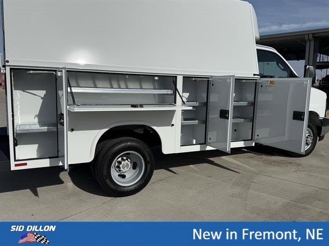 New 2025 Summit White Chevrolet 1WT image 12