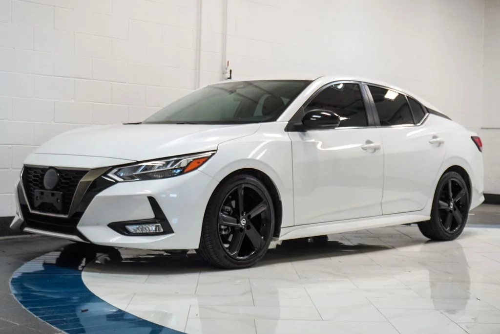Used 2022 White Nissan SR image 4