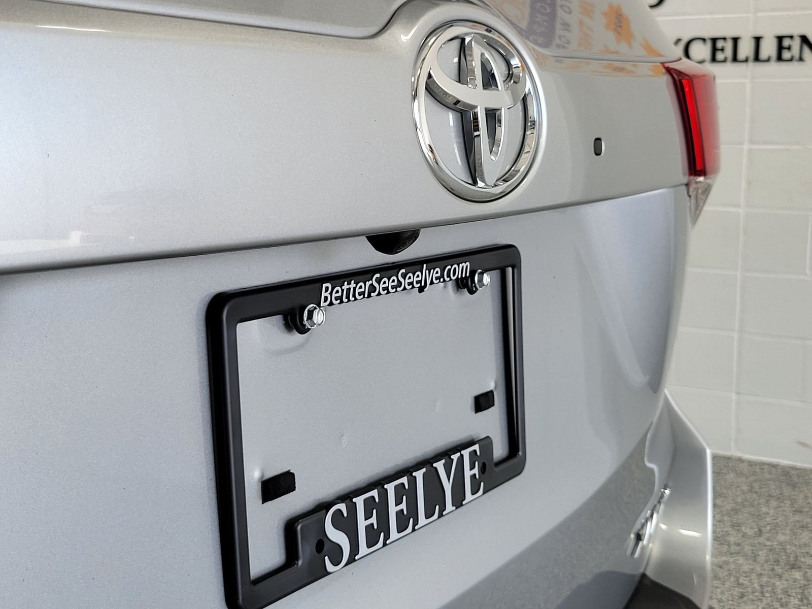 Used 2017 Silver Toyota XLE image 34