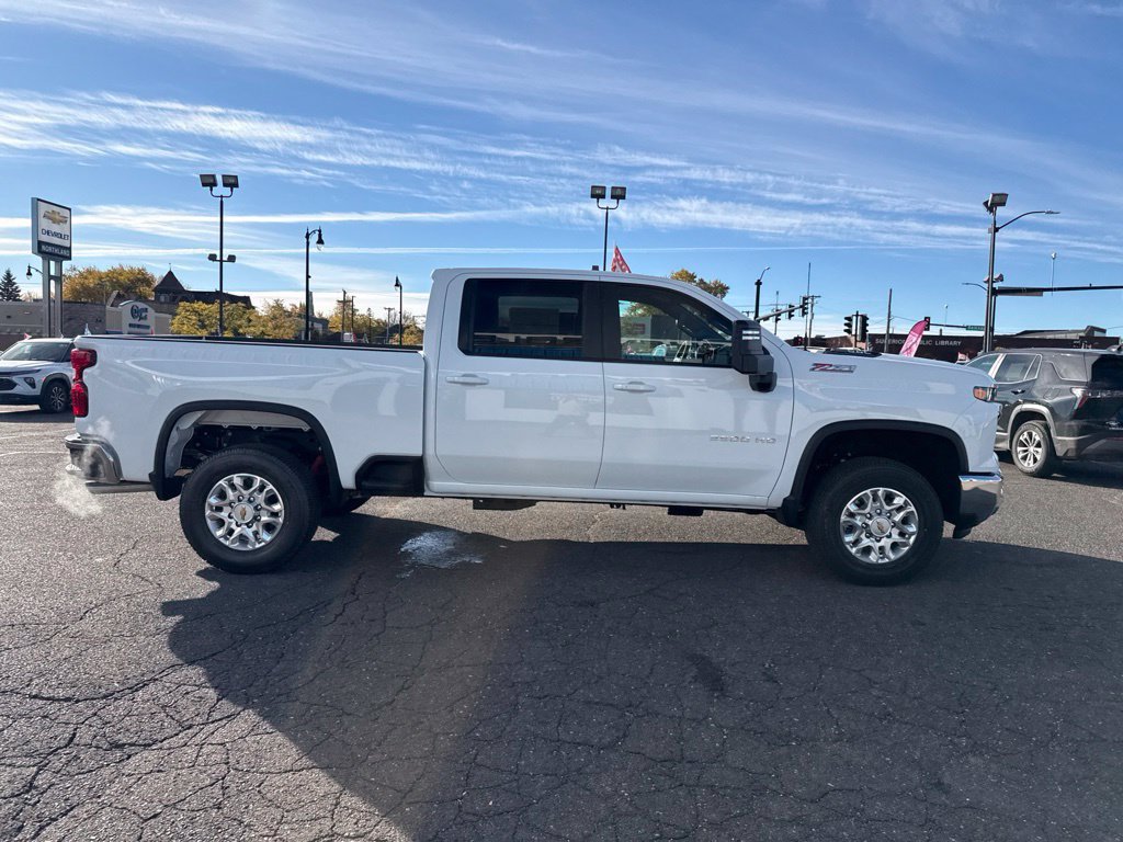 2026 Chevrolet Silverado 3500 HD LT - Photo 9