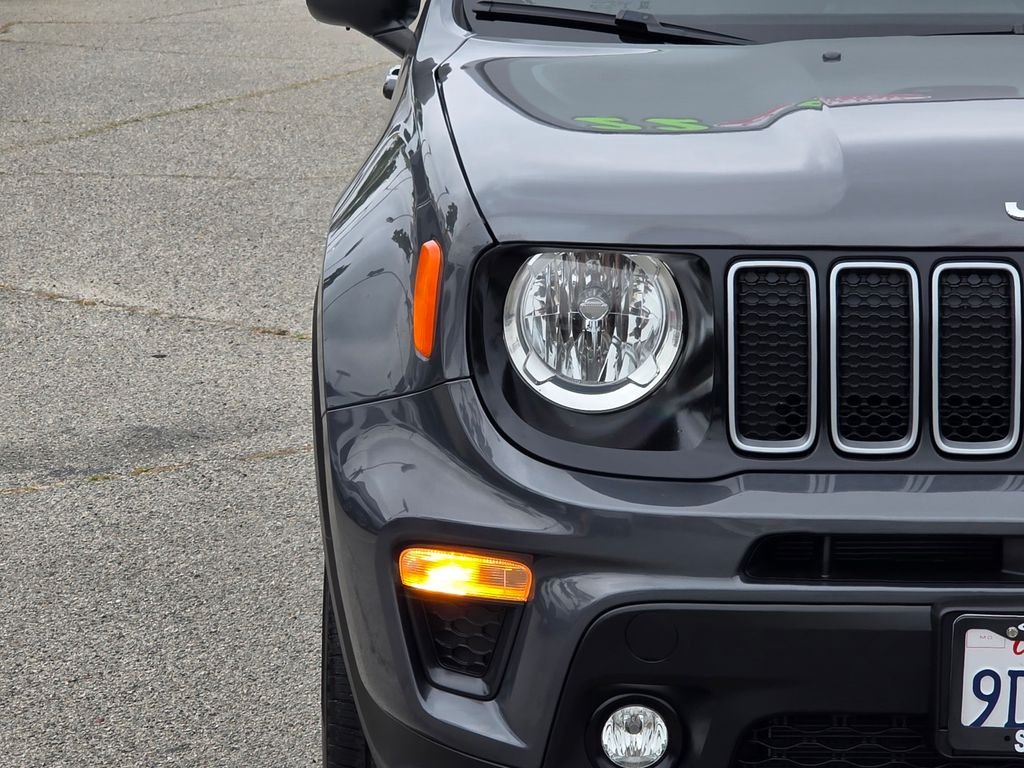 Certified Used 2022 Gray Jeep Latitude image 3