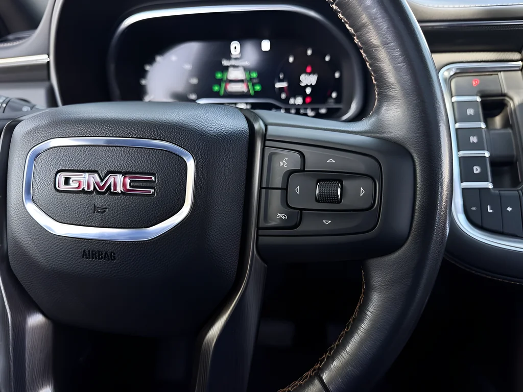 Used 2023 White GMC AT4 image 12
