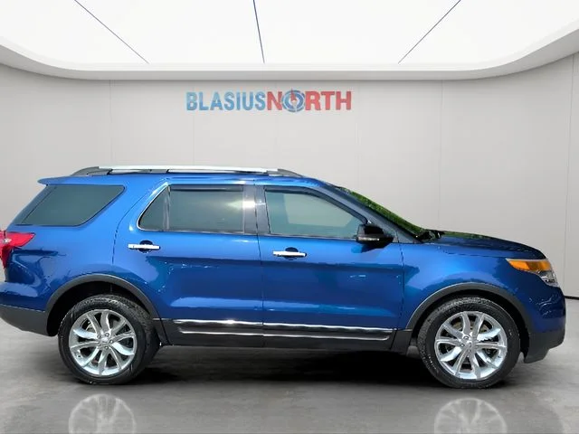 Used 2014 Blue Ford XLT image 4