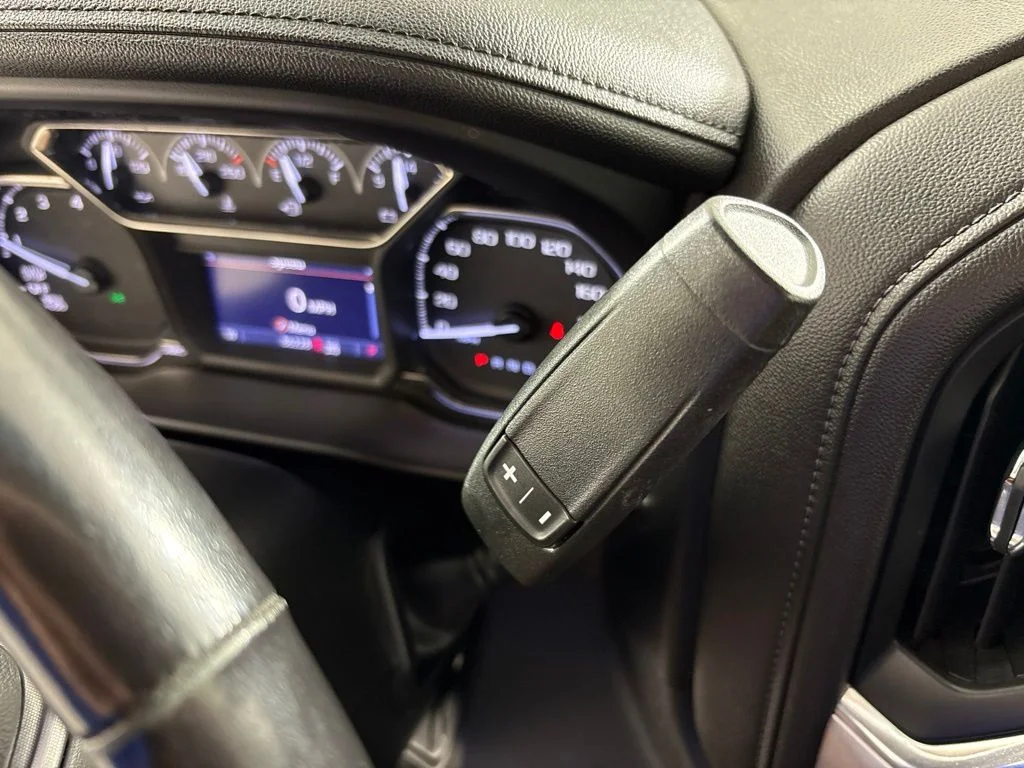 Used 2020 White GMC SLT image 45