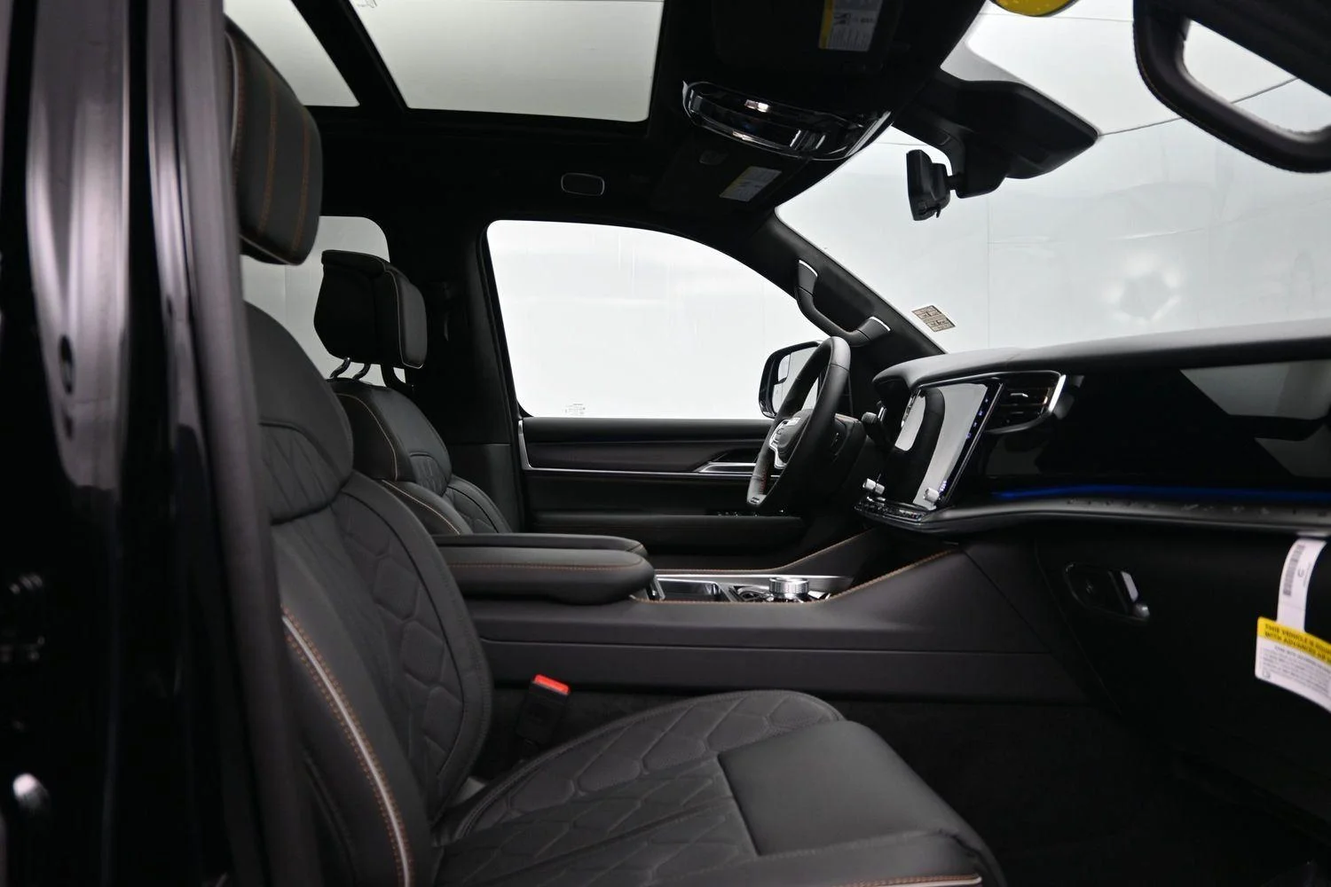 New 2026 High Gloss Black Jeep Summit Reserve image 9