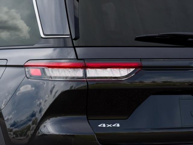 New 2026 Diamond Black Crystal Pearl-Coat Exterior Paint Jeep Laredo image 9