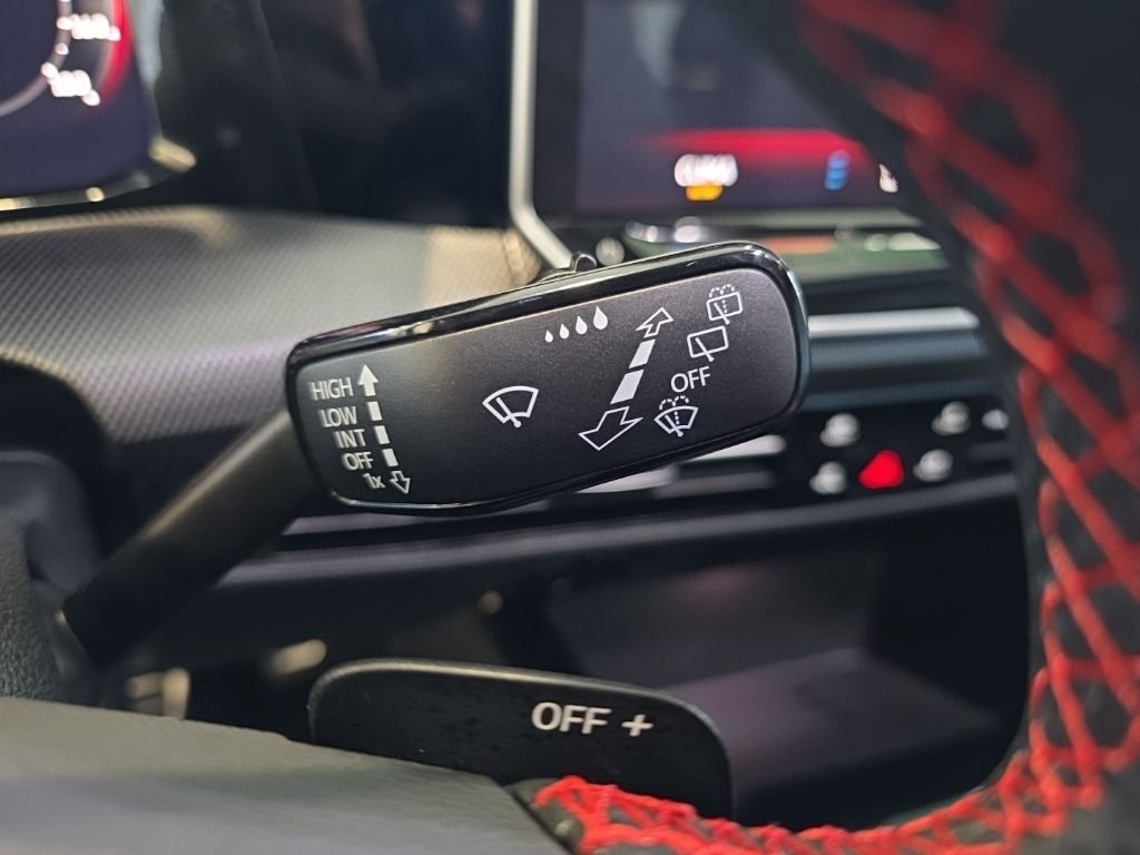 2025 Volkswagen Golf GTI SE - Photo 22