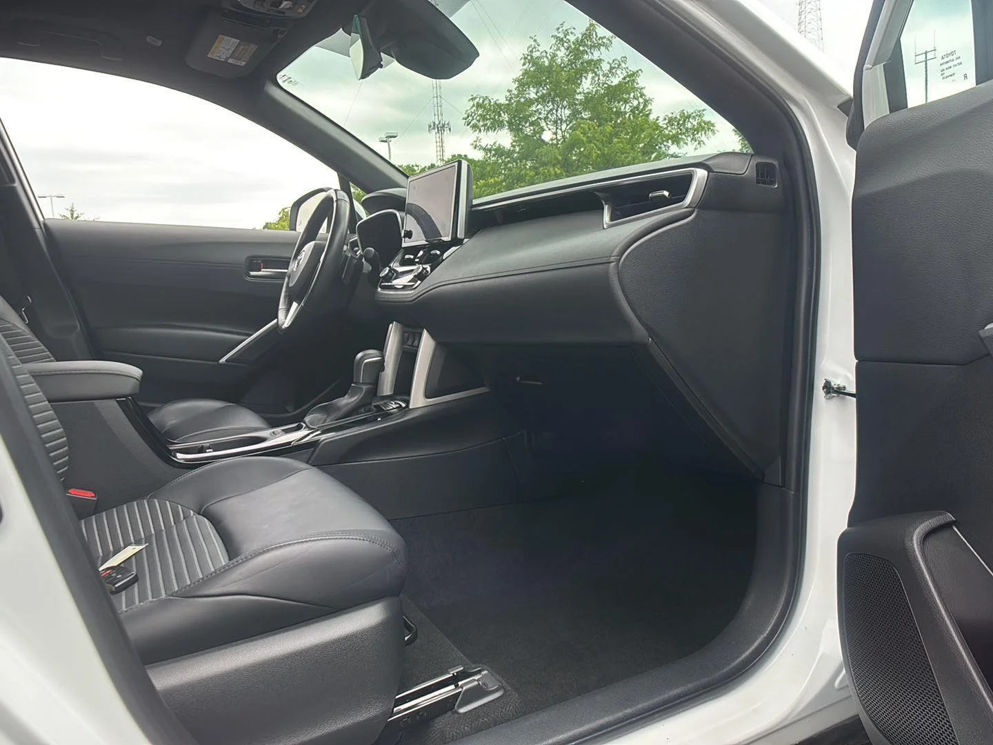 Used 2023 Wind Chill Pearl Toyota XSE image 15