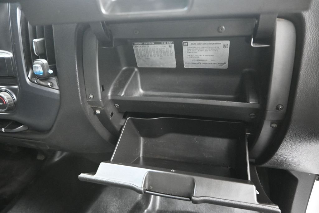 Used 2016 White GMC Base image 21