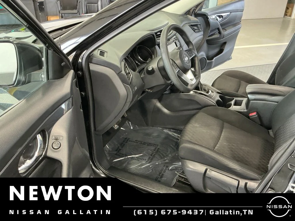 Used 2018 Magnetic Black Nissan S image 6
