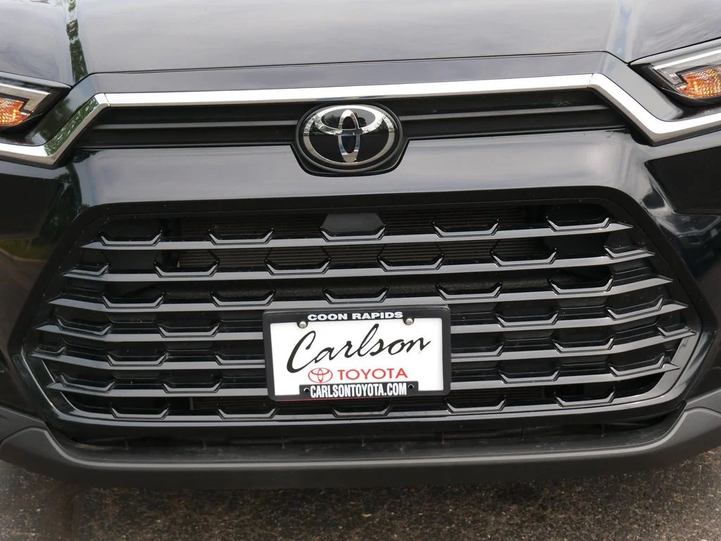 Used 2025  Toyota XLE image 11
