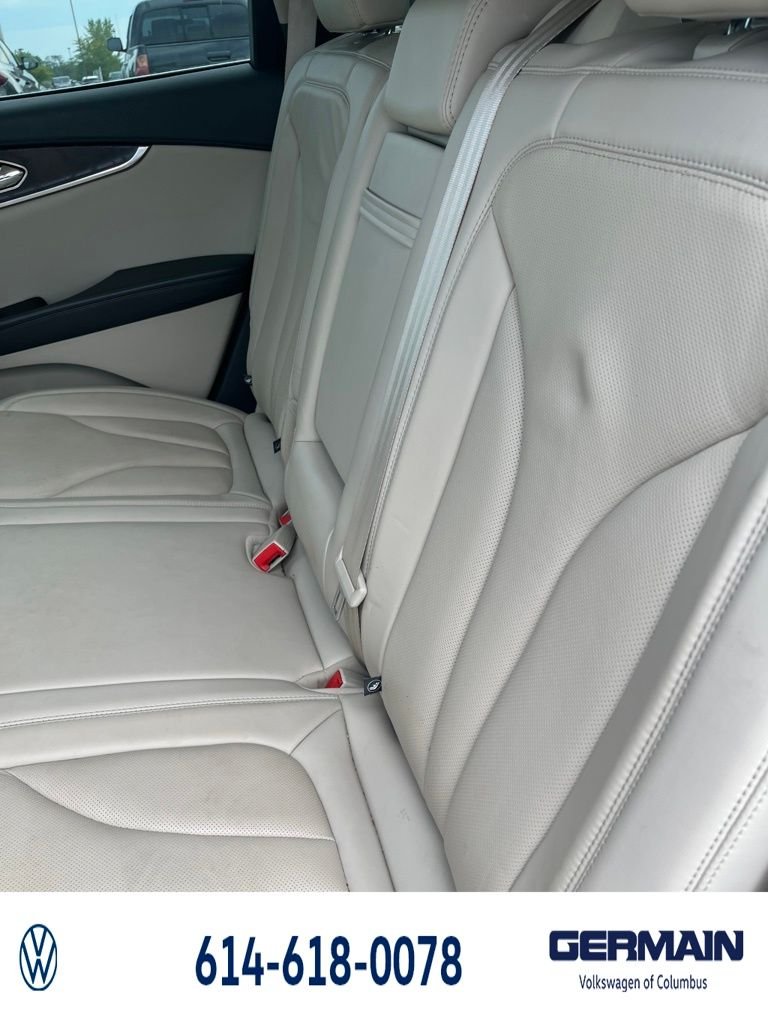 Used 2018 White Lincoln Reserve image 21